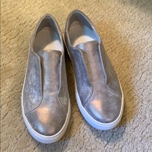 J/Slides Alara crushed silver sz 7 Like New